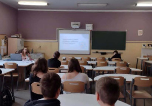 Uczniowie biorą udział w warsztatach