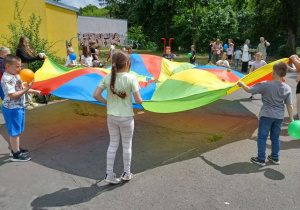 zabawa z chustą animacyjną